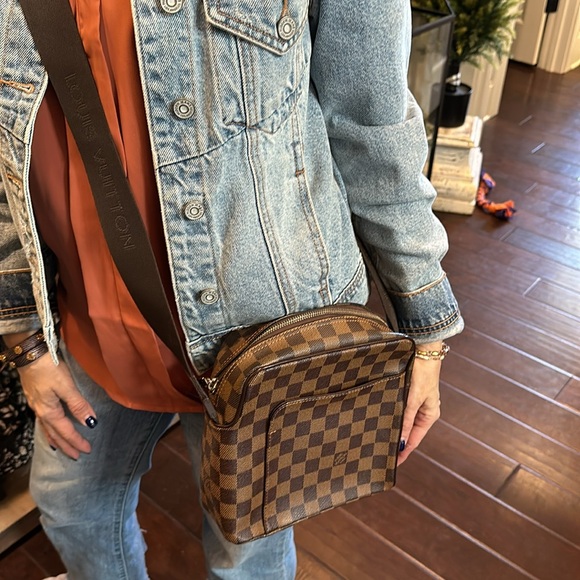 LV  Olav Crossbody bag with dust bag and  Authentication included - Picture 6 of 6